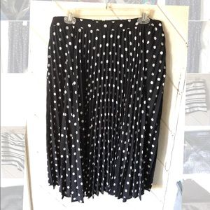 Polka dot pleated skirt